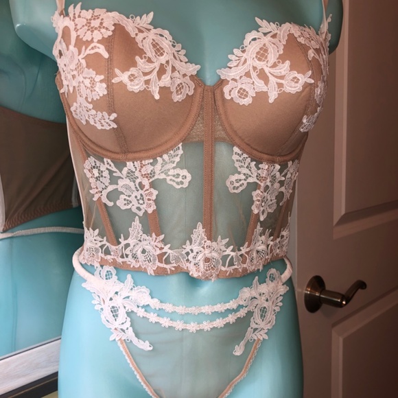 Victoria’s Secret Primrose Floral Appliqué Bridal Bustier Thong Garter Set NEW - Picture 11 of 14